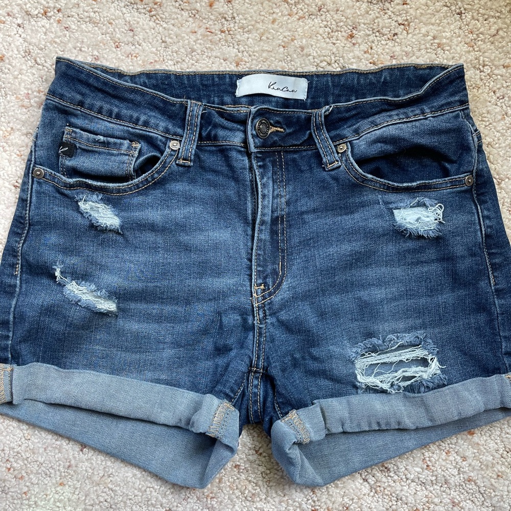 Women’s Kan Can distressed shorts size 28